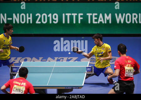 Tokio, Japan. November 9, 2019, Tokyo, Japan: Koki Niwa und Maharu Yoshimura von Japan in Aktion gegen Jingkun Liang und Xin Xu China während der Herren Mannschaften Halbfinale Spiel bei der International Table Tennis Federation (ITTF) Team Wm Tokio 2019 an der Tokyo Metropolitan Gymnasium. China besiegt Japan mit 3-0. Credit: Rodrigo Reyes Marin/ZUMA Draht/Alamy leben Nachrichten Stockfoto