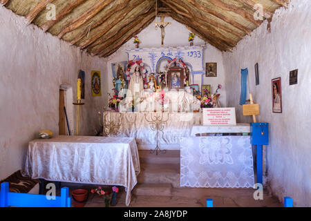 Kleine Kirche von machuca Dorf auf der chilenischen Hochebene im Norden Chiles Stockfoto