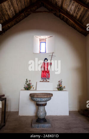 Weihwasserbecken für heilige Wasser an der alten adobe Kirche von San Pedro de Atacama, Chile Stockfoto