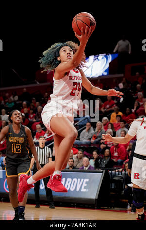 Piscataway, New Jersey, USA. 9 Nov, 2019. Rutgers Scarlet Knights guard ARELLA GUIRANTES (24) Laufwerke an den Korb gegen die Coppin Zustand Adler an der Rutgers Athletic Center in Piscataway, New Jersey. Quelle: Joel Plummer/ZUMA Draht/Alamy leben Nachrichten Stockfoto