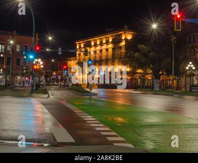 Ein Radweg auf Wharf Street in der Innenstadt von Victoria, BC, Kanada. Stockfoto