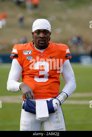 Charlottesville, Virginia, USA. 9 Nov, 2019. Virginia Cavaliers QB #3 Bryce Perkins nach einem NCAA Football Spiel zwischen der Universität von Virginia Kavaliere und der Georgia Tech Yellow Jackets bei Scott Stadion in Charlottesville, Virginia. Justin Cooper/CSM/Alamy leben Nachrichten Stockfoto