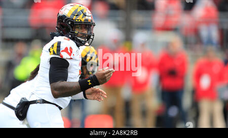 Columbus, Ohio, USA. 9 Nov, 2019. Maryland Dosenschildkröten quarterback Tyrrell Pigrome (3) während der NCAA Football Spiel zwischen den Maryland Dosenschildkröten & Ohio State Buckeyes am Ohio Stadium in Columbus, Ohio. JP Waldron/Cal Sport Media/Alamy leben Nachrichten Stockfoto