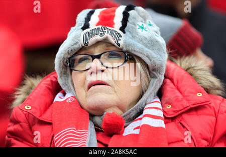Columbus, Ohio, USA. 9 Nov, 2019. Ohio State Buckeyes Ventilator alle für die kalte Witterung während der NCAA Football Spiel zwischen den Maryland Dosenschildkröten & Ohio State Buckeyes am Ohio Stadium in Columbus, Ohio gebündelt. JP Waldron/Cal Sport Media/Alamy leben Nachrichten Stockfoto