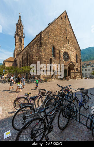 Bozen, Italien - Juli 20, 2019 - Santa Maria Assunta Kathedrale im Zentrum der Altstadt von Bozen Stockfoto