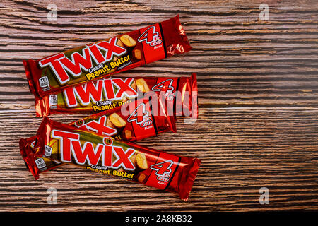 New York NY 08.November 2019: Twix Marke candy in großen Bars mit Karamel und Milchschokolade von Mars, Inc. Stockfoto