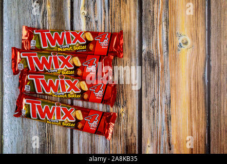 New York NY 08.November 2019: Twix ist ein Schokoriegel von Mars, Inc., mit Karamel und Milchschokolade ein Cookie bars Candy Bars Stockfoto