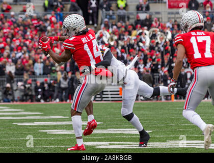 Columbus, Ohio, USA. 9 Nov, 2019. Ohio State Buckeyes wide receiver K.J. Hill (14) fängt einen Pass in der ersten Hälfte des Spiels zwischen dem Maryland Dosenschildkröten und die Ohio State Buckeyes am Ohio Stadium, Columbus, Ohio. Credit: Scott Stuart/ZUMA Draht/Alamy leben Nachrichten Stockfoto