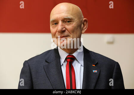 Waren, Deutschland. 09 Nov, 2019. Hagen Brauer, ein lokaler Politiker aus Schwerin, läuft als eine neue Co-Sprecher in der AfD Landesparteitag. Auf dem Parteitag, die AfD Mecklenburg-Vorpommern will einen neuen Vorstand zu wählen. Quelle: Bernd Wüstneck/dpa-Zentralbild/dpa/Alamy leben Nachrichten Stockfoto