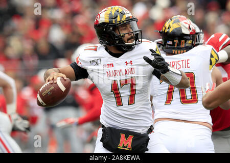 Columbus, United States. 09 Nov, 2019. Maryland Dosenschildkröten Josh Jackson (17) wirft einen Pass gegen die Ohio State Buckeyes Samstag, 9. November 2019 in Columbus, Ohio. Foto von Aaron Josefczyk/UPI Quelle: UPI/Alamy leben Nachrichten Stockfoto