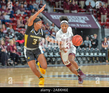 Starkville, MS, USA. 09 Nov, 2019. Mississippi State Guard, Aliyah Matharu (3), fährt in die Spur, während Basketball der NCAA Frauen Spiel zwischen der Universität von Southern Mississippi Steinadler und der Mississippi State Bulldogs am Humphrey Kolosseum in Starkville, MS. Kevin Langley/Sport Süd Media/CSM/Alamy leben Nachrichten Stockfoto