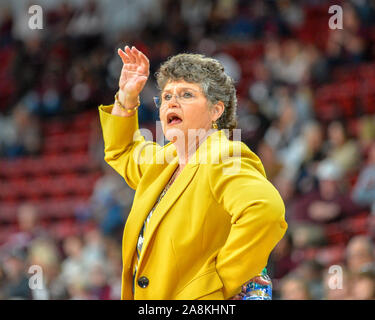 Starkville, MS, USA. 09 Nov, 2019. Southern Mississippi Haupttrainer, Joye Lee-Mc Nelis, während Basketball der NCAA Frauen Spiel zwischen der Universität von Southern Mississippi Steinadler und der Mississippi State Bulldogs am Humphrey Kolosseum in Starkville, MS. Kevin Langley/Sport Süd Media/CSM/Alamy leben Nachrichten Stockfoto