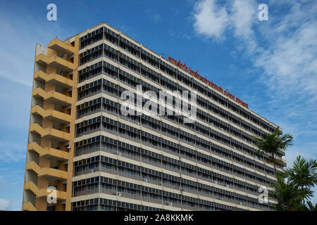 Ein Blick auf die wichtigsten staatlichen Regierung Gebäude, in einem internationalen Stil gebaut. In Kota Bharu, Kelantan, Malaysia. Stockfoto