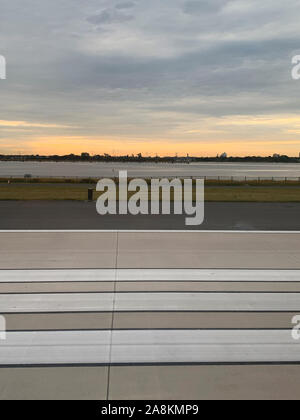 Start- und Landebahn am ⁨John F. Kennedy, Airport⁩ ⁨Long Island⁩, ⁨Jamaica⁩, ⁨New York⁩, ⁨United States⁩ Stockfoto