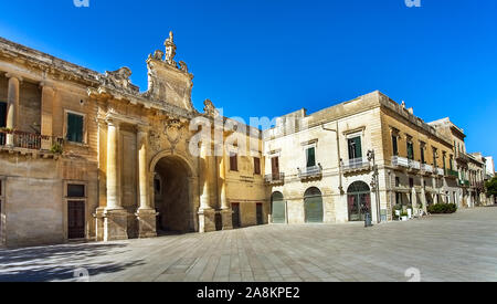 Porta San Biagio auf der Piazza d'Italia in Lecce Apulien Italien Stockfoto