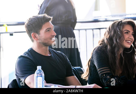 Robert Scott Wilson und Victoria Konefal am Tage unseres Lebens Ventilator-anerkennung Tag am Citywalk in Los Angeles, CA am 9. November 2019 Stockfoto