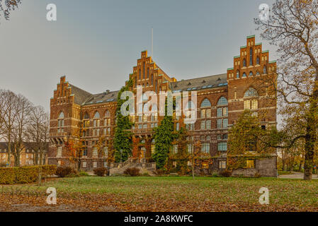 Der Universitätsbibliothek Lund am frühen Morgen in herbstlichen Farben, Lund, Schweden, 30. Oktober 2019 Stockfoto