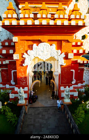 Denpasar, Indonesien - September 2, 2019: Der internationale Flughafen Ngurah Rai in Bali. Stockfoto