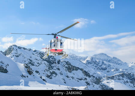 Freerider Ankunft am Gipfel des Monte Rosa Gletscher mit einem Hubschrauber Stockfoto