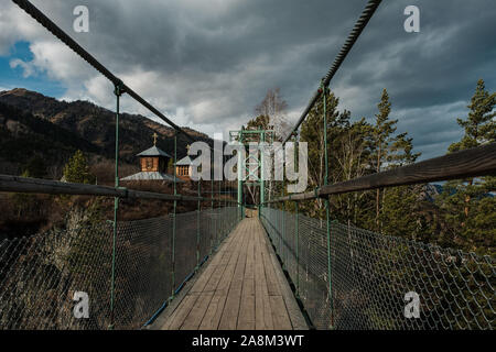 Blick auf die Insel Patmos auf dem Katun Flusses, das Dorf Tschemal, Altay, Russland Stockfoto