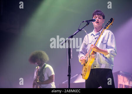 Manchester, Großbritannien. 09. November 2019. Ezra Koenig, Chris Baio und Christopher Tomson der Band Vampire Wochenende durchführen, die 2. von 2 ausverkaufte Shows in Manchester, O2 Victoria Warehouse auf ihren "Vater der Braut" UK Tour Manchester 2019-11-09. Credit: Gary Mather/Alamy leben Nachrichten Stockfoto