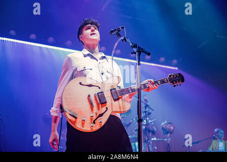 Manchester, Großbritannien. 09. November 2019. Ezra Koenig, Chris Baio und Christopher Tomson der Band Vampire Wochenende durchführen, die 2. von 2 ausverkaufte Shows in Manchester, O2 Victoria Warehouse auf ihren "Vater der Braut" UK Tour Manchester 2019-11-09. Credit: Gary Mather/Alamy leben Nachrichten Stockfoto