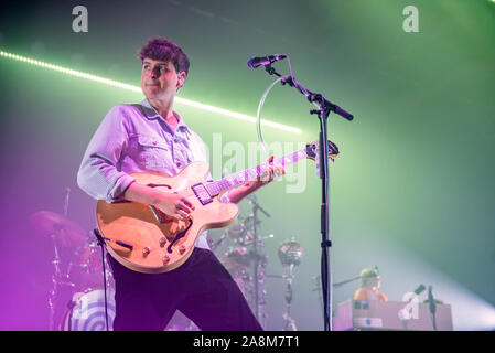 Manchester, Großbritannien. 09. November 2019. Ezra Koenig, Chris Baio und Christopher Tomson der Band Vampire Wochenende durchführen, die 2. von 2 ausverkaufte Shows in Manchester, O2 Victoria Warehouse auf ihren "Vater der Braut" UK Tour Manchester 2019-11-09. Credit: Gary Mather/Alamy leben Nachrichten Stockfoto