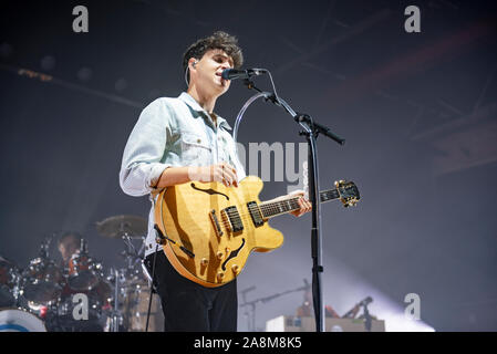 Manchester, Großbritannien. 09. November 2019. Ezra Koenig, Chris Baio und Christopher Tomson der Band Vampire Wochenende durchführen, die 2. von 2 ausverkaufte Shows in Manchester, O2 Victoria Warehouse auf ihren "Vater der Braut" UK Tour Manchester 2019-11-09. Credit: Gary Mather/Alamy leben Nachrichten Stockfoto