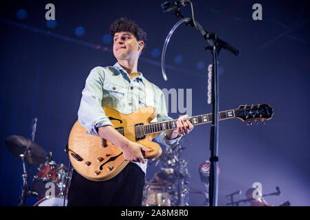 Manchester, Großbritannien. 09. November 2019. Ezra Koenig, Chris Baio und Christopher Tomson der Band Vampire Wochenende durchführen, die 2. von 2 ausverkaufte Shows in Manchester, O2 Victoria Warehouse auf ihren "Vater der Braut" UK Tour Manchester 2019-11-09. Credit: Gary Mather/Alamy leben Nachrichten Stockfoto