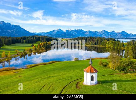 Hegratsrieder See sehen, Hegratsried, in der Nähe von Halblech, an der Rückseite Tannheimer Berge, Ostallgau, Allgäu, Luftaufnahme, Schwaben, Bayern, Deutschland Stockfoto