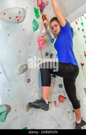Training im Boulderwall Stockfoto