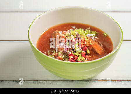 Pikante Sardinen Fisch in Tomatensauce, asiatischen Stil Essen Stockfoto