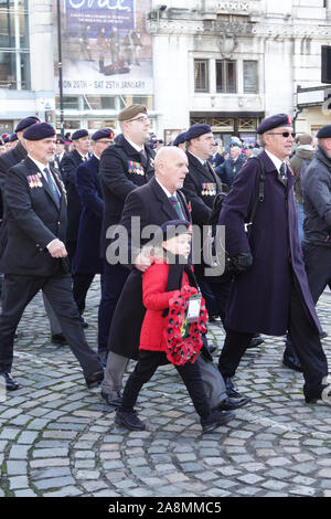 Liverpool UK. 10. November 2019. Veteranen und Mitglieder der Britischen Streitkräfte nehmen an den jährlichen Tag der Erinnerung parade vor der St George's Hall. Credit: Ken Biggs/Alamy Leben Nachrichten. Stockfoto