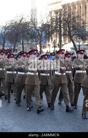 Liverpool UK. 10. November 2019. Veteranen und Mitglieder der Britischen Streitkräfte nehmen an den jährlichen Tag der Erinnerung parade vor der St George's Hall. Credit: Ken Biggs/Alamy Leben Nachrichten. Stockfoto