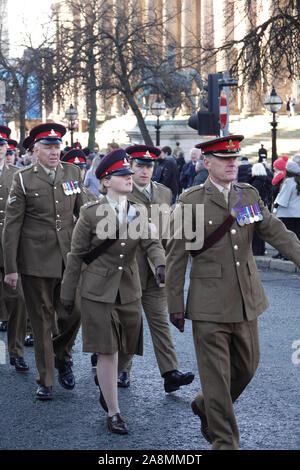 Liverpool UK. 10. November 2019. Veteranen und Mitglieder der Britischen Streitkräfte nehmen an den jährlichen Tag der Erinnerung parade vor der St George's Hall. Credit: Ken Biggs/Alamy Leben Nachrichten. Stockfoto