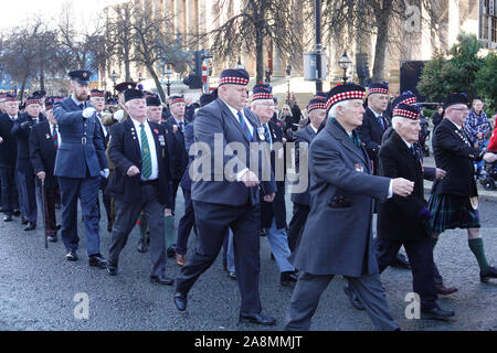 Liverpool UK. 10. November 2019. Veteranen und Mitglieder der Britischen Streitkräfte nehmen an den jährlichen Tag der Erinnerung parade vor der St George's Hall. Credit: Ken Biggs/Alamy Leben Nachrichten. Stockfoto