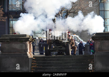 Liverpool UK. 10. November 2019. Veteranen und Mitglieder der Britischen Streitkräfte nehmen an den jährlichen Tag der Erinnerung parade vor der St George's Hall. Credit: Ken Biggs/Alamy Leben Nachrichten. Stockfoto