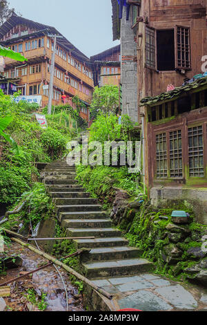 Editorial: PING" ANCUN, LONGSHENG, Guangxi, China, April 20, 2019 - Treppen zu Ping" ancun Dorf in der Nähe von Guilin, Longsheng Stockfoto