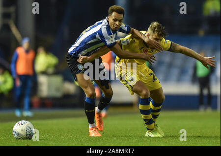 9. November 2019, Hillsborough, Sheffield, England; Sky Bet Meisterschaft, Sheffield Mittwoch v Swansea City: Jacob Murphy (14) von Sheffield Wednesday und Jake Bidwell (24) von Swansea City für die Kugel konkurrieren. Credit: Dean Williams/News Bilder Stockfoto