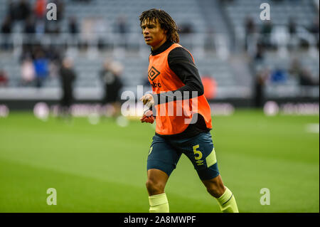 9. November 2019, St. James's Park, Newcastle, England; Premier League Newcastle United v Bournemouth: Nathan Aké (5) Bournemouth Credit: Iam Brennen/News Bilder Stockfoto