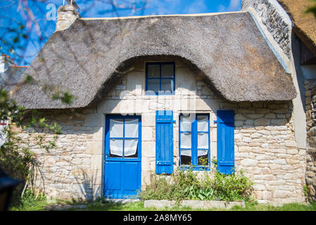 Bretagne, Ile aux Moines Insel im Morbihan Golf, ein typisches reetgedeckten Ferienhaus im Dorf Stockfoto