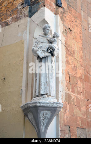 Statue auf einer Straße Ecke, Valletta Stockfoto