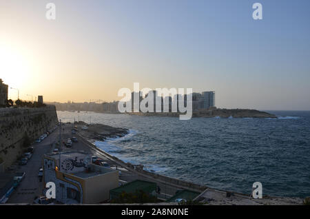 Blick Richtung Tigné Punkt von Fort St. Elmo, Valletta Stockfoto