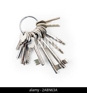 Tasten key ring Anordnung auf weißem Hintergrund Freistellungspfad getrennt ausgewiesen. Design Element, Ansicht von oben, flach. Sicherheitskonzept Stockfoto