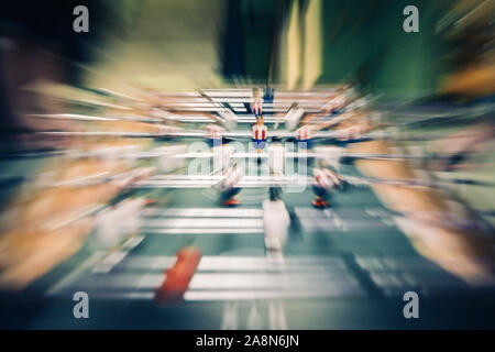 Tabelle Fußball oder Fußball Spiel mit Zoom Blur Effekt. Gezielt verwischt. Auch als Kicker bekannt Stockfoto