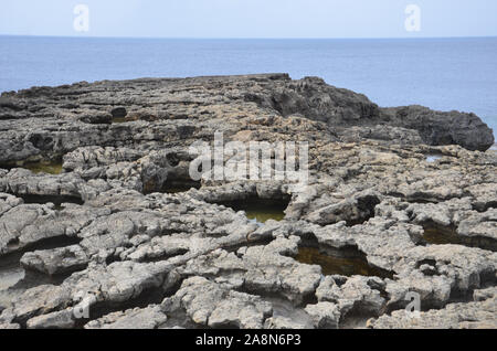 Felsenpools in Dwejra Bay, Insel Gozo, Malta Stockfoto