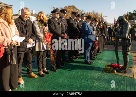 Southend On Sea, Großbritannien. 10 Nov, 2019. Der Tag des Gedenkens an die Southend Kenotaph, Clifftown Parade, vor dem Lutyens entworfen war Memorial. Der Service wird durch lokale Würdenträger, darunter die Bürgermeister Southend und sowohl lokale Abgeordnete, Sir David Amess und James Dudderidge besucht. Penelope Barritt/Alamy leben Nachrichten Stockfoto