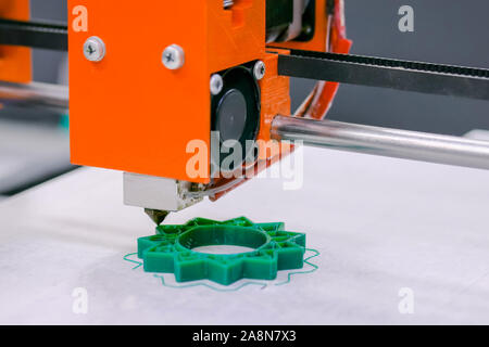 Automatische 3D Drucker die Maschine mit moderner Technik Ausstellung arbeiten Stockfoto