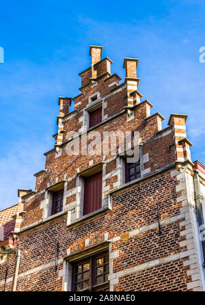 Fassade der traditionellen Niederländisch/Flämisch Haus - Antwerpen, Belgien. Stockfoto