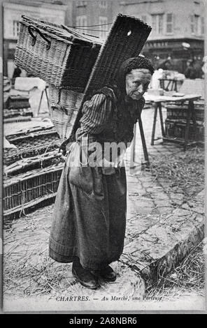 Ein Chartres, au Marche, une porteuse. Carte postale Ancienne, / anfang 20e siecle, ND Phot. Stockfoto